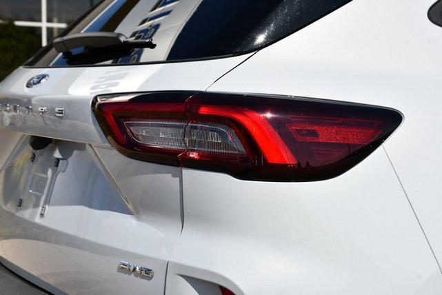 Photo of 2025 Silver Metallic Ford Escape