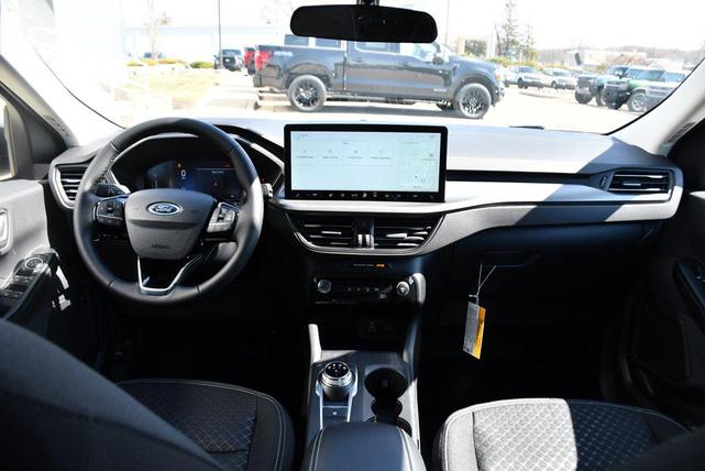 Photo of 2025 Silver Metallic Ford Escape