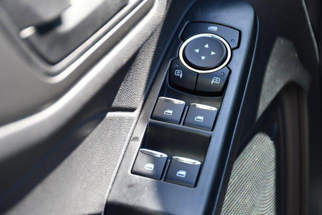 Photo of 2025 Silver Metallic Ford Escape