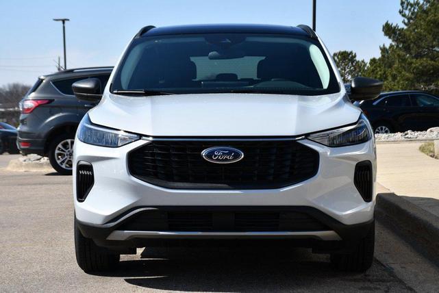 Photo of 2025 Silver Metallic Ford Escape