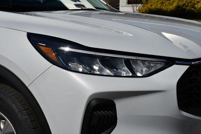 Photo of 2025 Silver Metallic Ford Escape