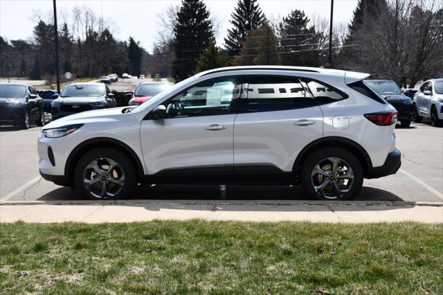 Photo of 2025 Silver Metallic Ford Escape