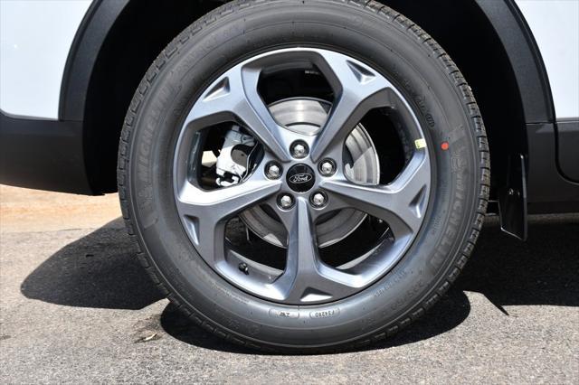 Photo of 2025 Silver Metallic Ford Escape
