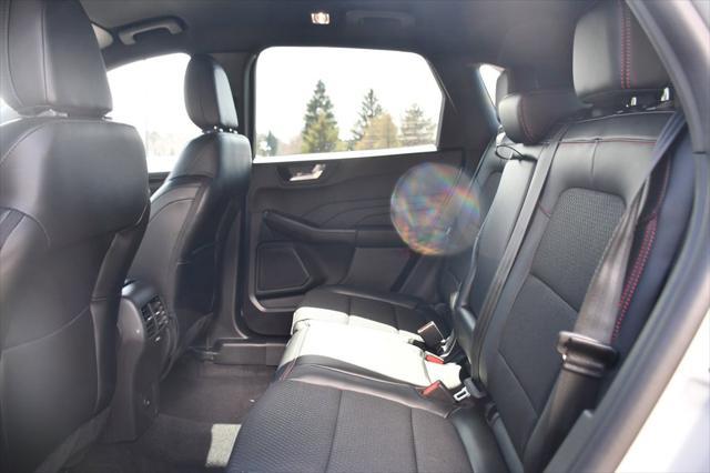 Photo of 2025 Silver Metallic Ford Escape