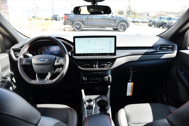 Photo of 2025 Silver Metallic Ford Escape