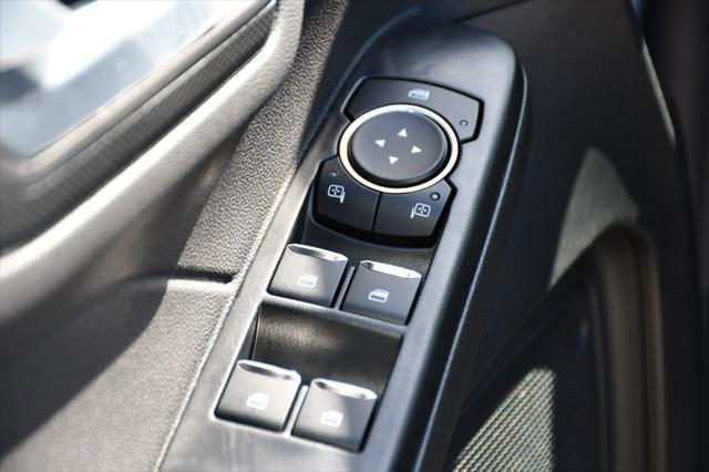 Photo of 2025 Silver Metallic Ford Escape