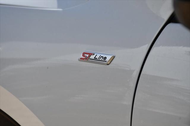 Photo of 2025 Silver Metallic Ford Escape