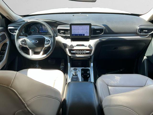 Photo of 2024 Oxford White Ford Explorer