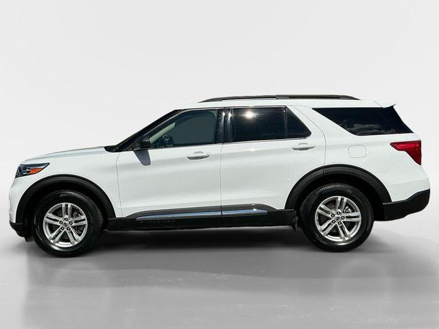 Photo of 2024 Oxford White Ford Explorer