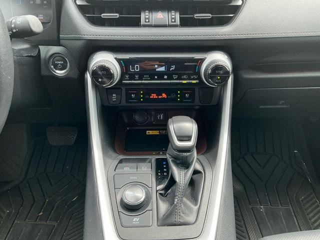Photo of 2024 Silver Sky Metallic Toyota RAV4 Hybrid