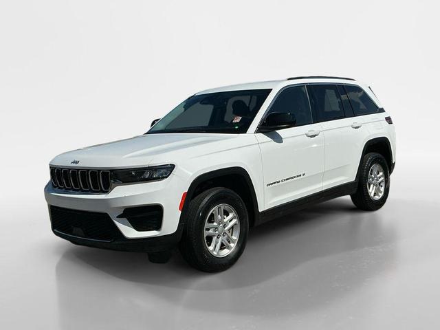 Photo of 2023 Bright White Clearcoat Jeep Grand Cherokee