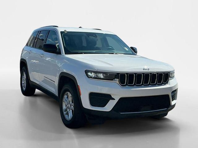 Photo of 2023 Bright White Clearcoat Jeep Grand Cherokee