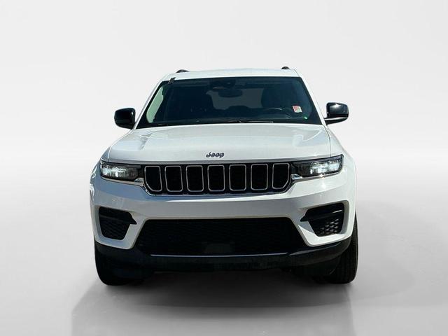 Photo of 2023 Bright White Clearcoat Jeep Grand Cherokee