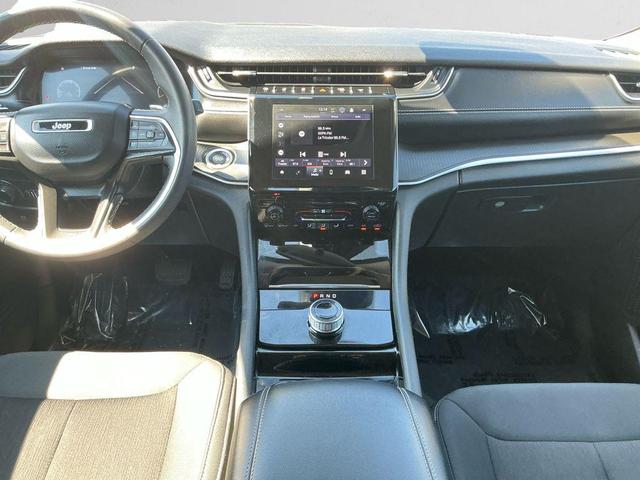 Photo of 2023 Bright White Clearcoat Jeep Grand Cherokee