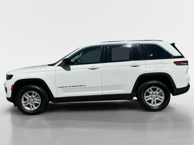 Photo of 2023 Bright White Clearcoat Jeep Grand Cherokee
