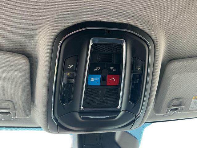 Photo of 2023 Bright White Clearcoat Jeep Grand Cherokee