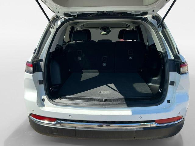 Photo of 2023 Bright White Clearcoat Jeep Grand Cherokee