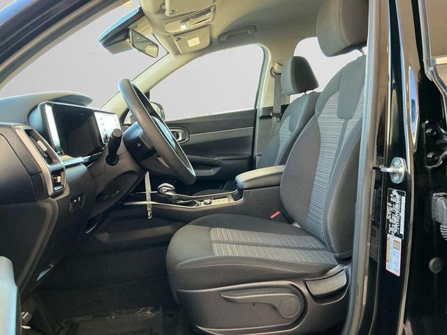 Photo of 2022 Ebony Black Kia Sorento