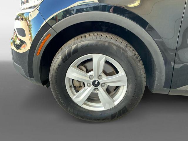 Photo of 2022 Ebony Black Kia Sorento