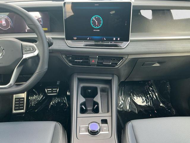 Photo of 2025 Platinum Gray Metallic Volkswagen Tiguan