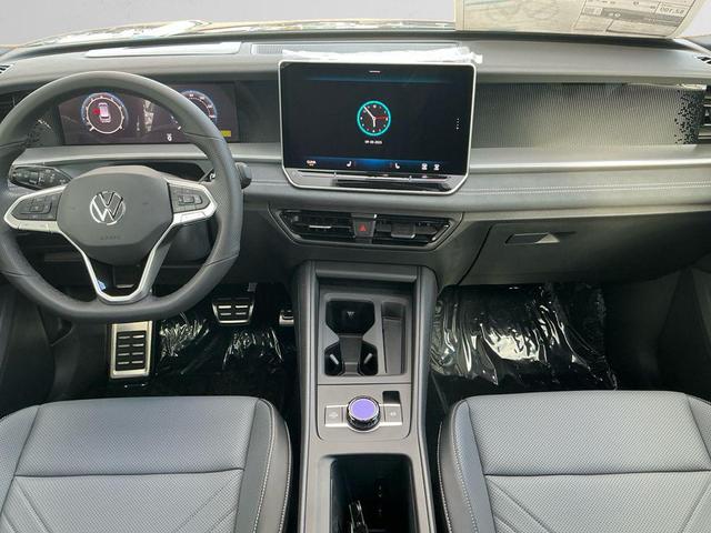 Photo of 2025 Platinum Gray Metallic Volkswagen Tiguan