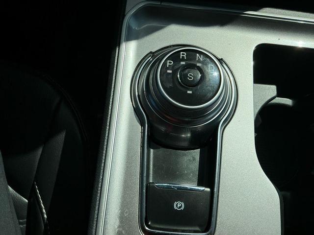 Photo of 2024 Black Metallic Ford Edge