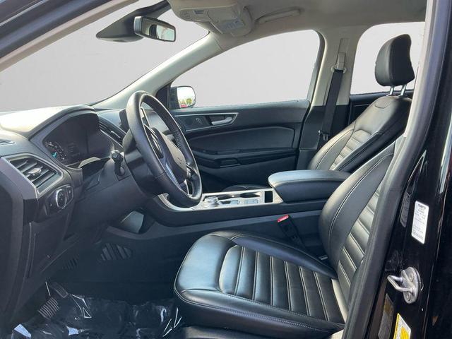 Photo of 2024 Black Metallic Ford Edge