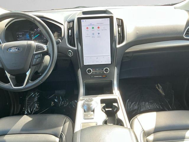 Photo of 2024 Black Metallic Ford Edge