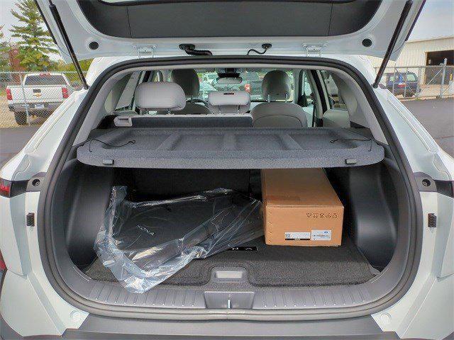 Photo of 2024 Atlas White Hyundai KONA