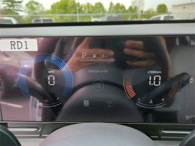 Photo of 2024 Atlas White Hyundai KONA