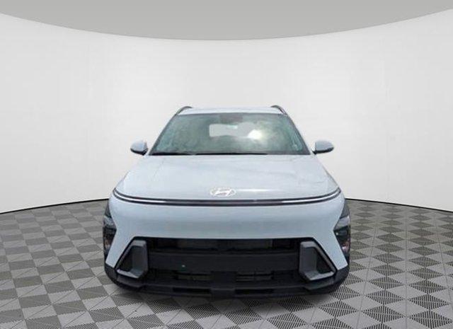 Photo of 2024 Atlas White Hyundai KONA