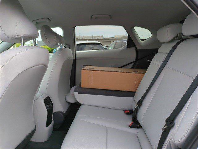Photo of 2024 Atlas White Hyundai KONA