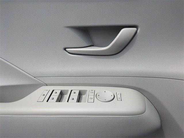 Photo of 2024 Atlas White Hyundai KONA
