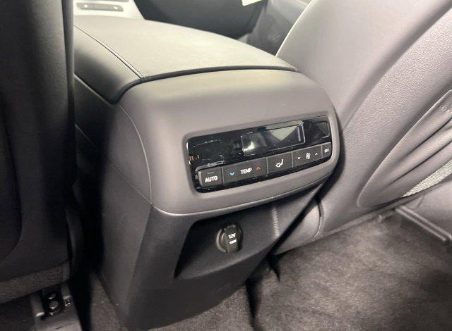 Photo of 2025 Hyper White Hyundai PALISADE