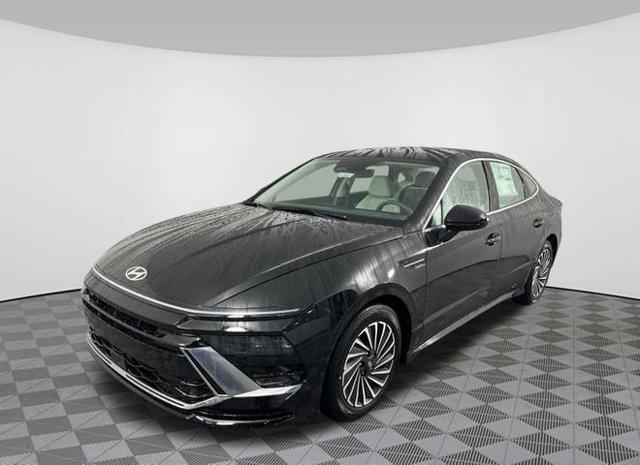Photo of 2025 Abyss Black Hyundai SONATA Hybrid