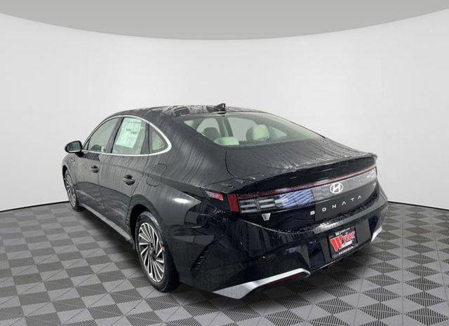 Photo of 2025 Abyss Black Hyundai SONATA Hybrid