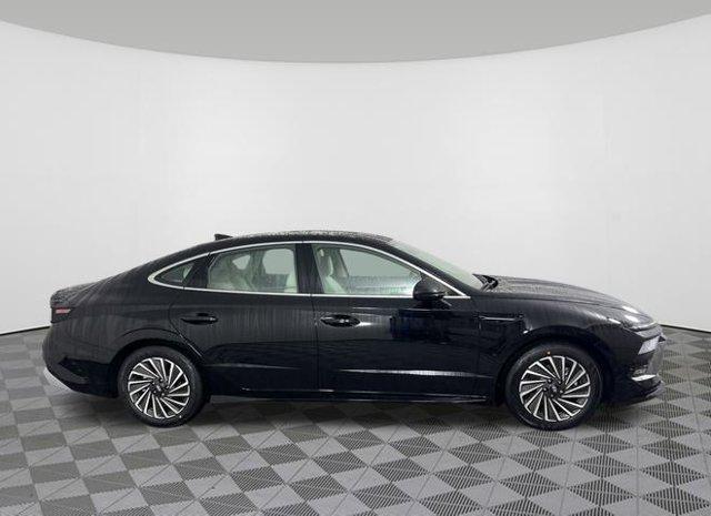 Photo of 2025 Abyss Black Hyundai SONATA Hybrid
