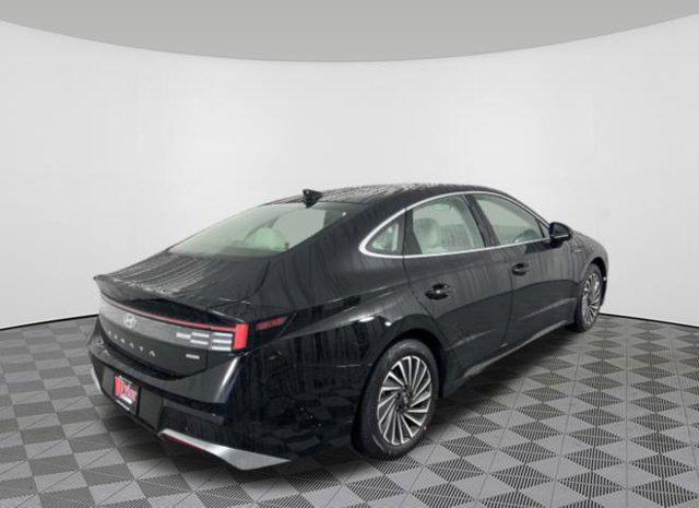 Photo of 2025 Abyss Black Hyundai SONATA Hybrid