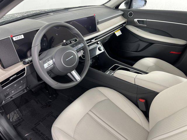 Photo of 2025 Abyss Black Hyundai SONATA Hybrid