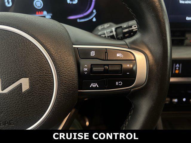 Photo of 2023 Glacial White Pearl Kia Sportage