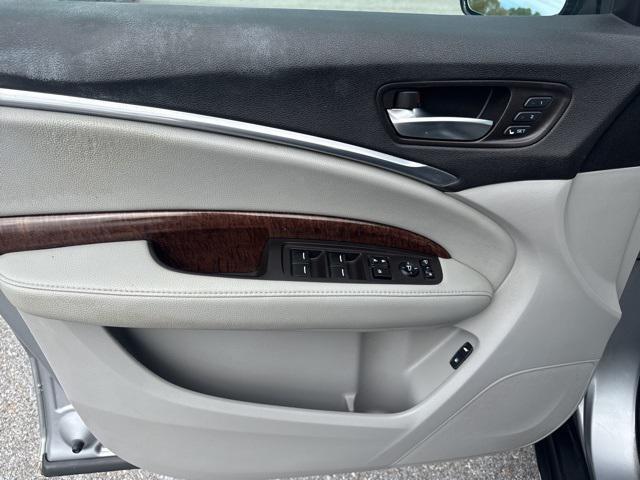 Photo of 2017 Silver Acura MDX
