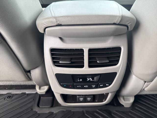 Photo of 2017 Silver Acura MDX