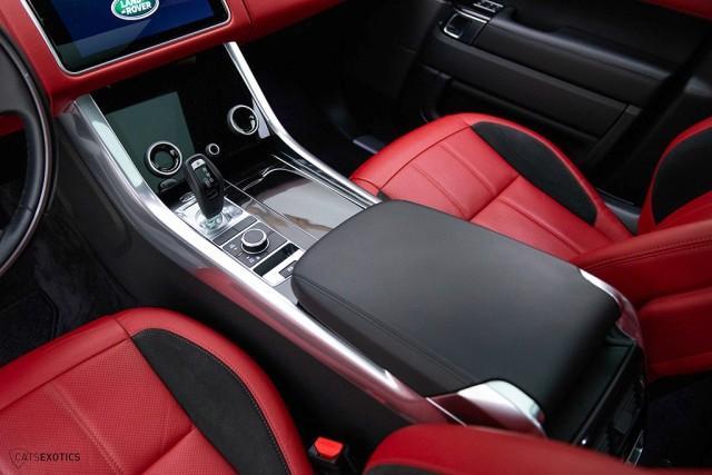 Photo of 2021 Santorini Black Land Rover Range Rover Sport