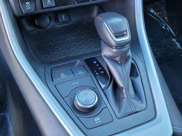 Photo of 2021 Blizzard Pearl/Midnight Black Metallic Toyota RAV4 Hybrid