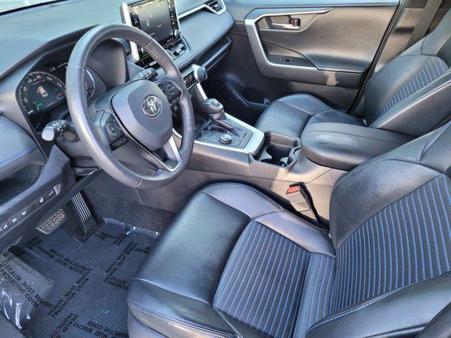Photo of 2021 Blizzard Pearl/Midnight Black Metallic Toyota RAV4 Hybrid