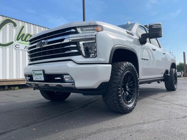 Photo of 2022 Iridescent Pearl Tricoat Chevrolet Silverado 3500