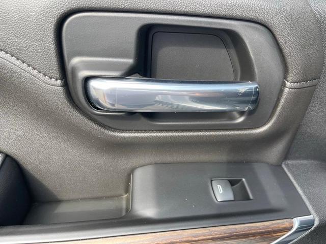 Photo of 2022 Iridescent Pearl Tricoat Chevrolet Silverado 3500