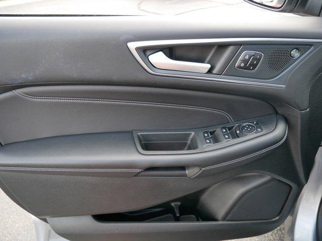 Photo of 2024 Silver Metallic Ford Edge