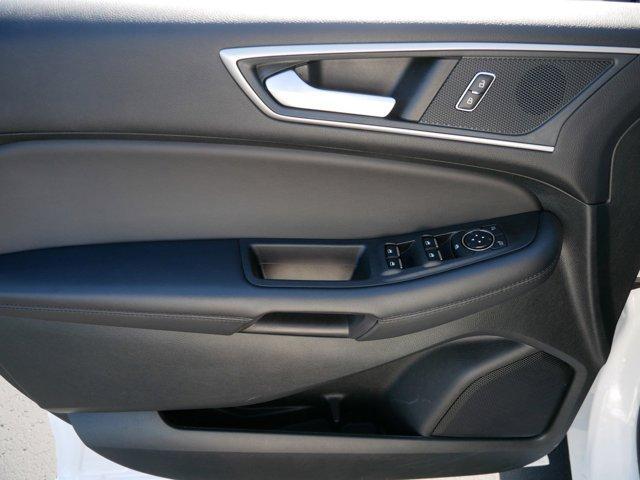 Photo of 2024 Oxford White Ford Edge