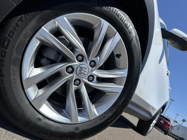 Photo of 2025 Summit White Buick Envista